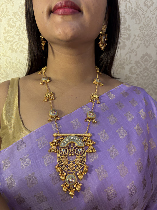 Antique Necklace with Earrings - V1024